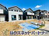 外観：街に溶け合う美しい景観と、採光や風通しを考えて設計された間取り。近隣の視線を考え調整した窓位置など、外観だけでなく、住まうご家族の心地よさを最優先しました。