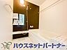 浴室：心地よいバスタイムを演出する浴室はゆとりあるサイズを採用。保温機能付き、汚れをはじく有機ガラス系の新素材を採用した浴室。美しく機能的な設備を採用。