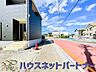 外観：前面道路の日当たりの良い明るいお家。