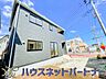 外観：街に溶け合う美しい景観と、採光や風通しを考えて設計された間取り。近隣の視線を考え調整した窓位置など、外観だけでなく、住まうご家族の心地よさを最優先しました。
