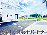 外観：前面道路の日当たりの良い明るいお家。