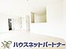室内：うららかな陽射しがどのお部屋にも降り注ぎますように、快適さを追求した間取設計。得難い立地環境での生活を恵みの豊かな永住の地へと変えてくれます。