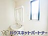 室内：洗面室のある脱衣所は広々。脱いだお洋服をそのままお洗濯。