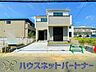 外観：街に溶け合う美しい景観と、採光や風通しを考えて設計された間取り。近隣の視線を考え調整した窓位置など、外観だけでなく、住まうご家族の心地よさを最優先しました。