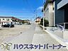 外観：前面道路の日当たりの良い明るいお家。