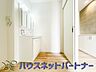 室内：広い脱衣所、洗面台も大きなサイズを設置。建売では見ない広さと解放感。