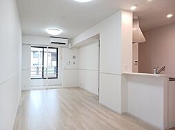 アヴニール・ヒルズ III 102号室