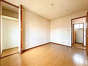 【2階東側洋室】そろそろ1人部屋が欲しい、そんな家族の願いも叶えてあげられそうですね。