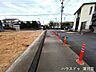 外観：前面道路含む現地写真
