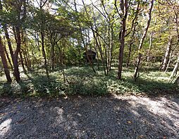 物件画像 高原の森に佇む、小さな隠れ家のような土地。