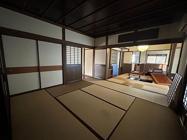 室内 越前市千福町619-1