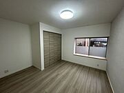 【リフォーム中】和室をフローリングの張替え、壁天井クロスの張替えを行い、洋室にリフォームいたします。
