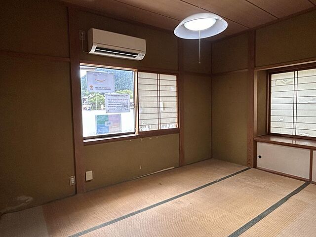 室内 越前市粟田部町15-2