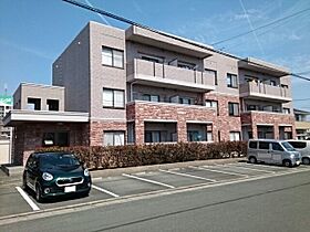 レガリア新豊 205 ｜ 愛知県豊川市新豊町2丁目113番地2（賃貸マンション1LDK・2階・52.89㎡） その1