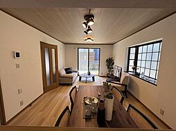 桑名市赤尾台8丁目戸建 4LDKのリビング/ダイニング