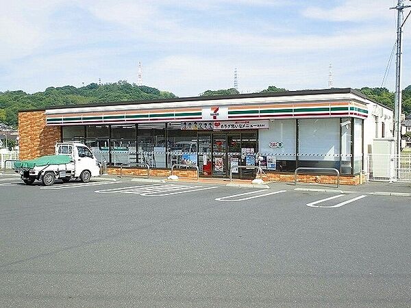 画像16:セブンイレブン坪生町店まで800m