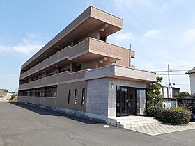 香川県高松市六条町1359番地1（賃貸マンション2LDK・1階・57.08㎡） その1