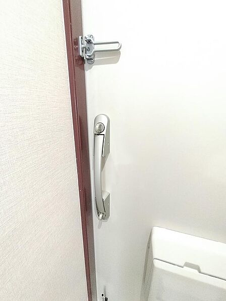 ダブルロック式の玄関扉