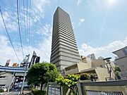 駅を降りてすぐのタワーマンション