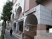 牛込神楽坂駅 徒歩13分。 990m