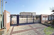神戸市立長坂小学校 548m