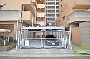 敷地内にある駐車場。愛車が目の届く所に置けると安心ですよね。