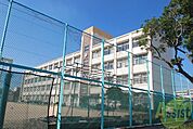 東落合小学校 325m