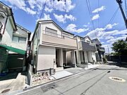 キッチン横にはたっぷり収納できるパントリーを配置 。買い溜めや調理器具の保管に便利です。スーパー万代が徒歩4分の近さなので 、毎日のお料理や買い出しがスムーズになります♪