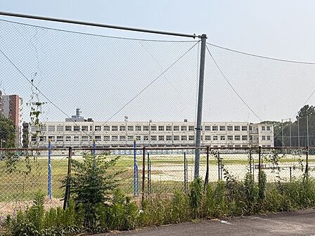 宮崎西中学校 670m