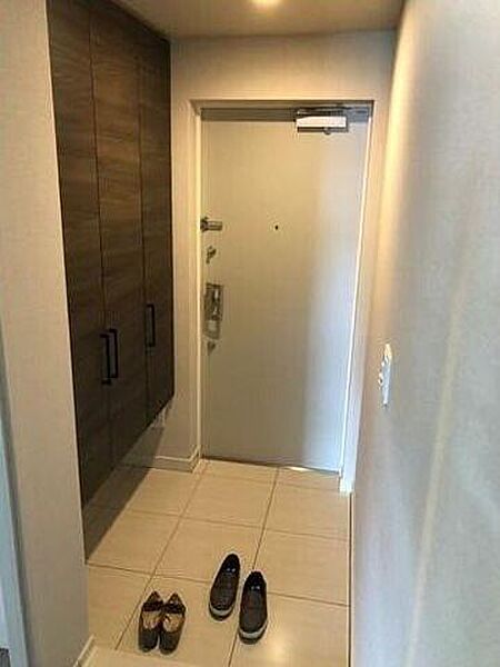 玄関を拡大表示