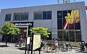 マクドナルド 鳩ヶ谷駅前店 810m