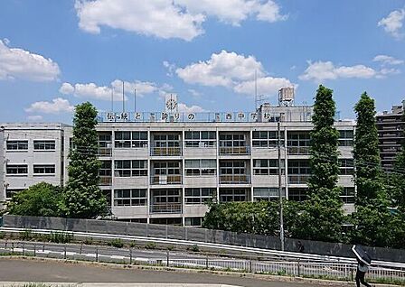 川口市立西中学校 950m