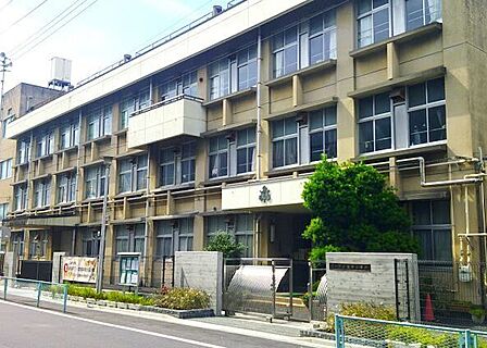 川口市立飯仲小学校 910m