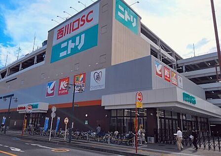 サンドラッグ西川口店 70m