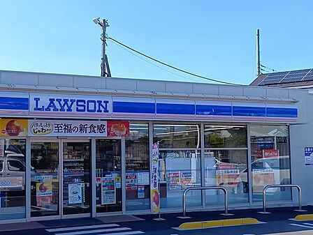 ローソン川口石神店 352m