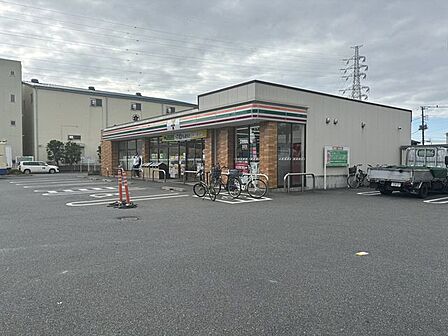 セブンイレブン 足立入谷9丁目店 560m