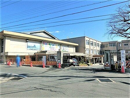 京都市立山科中学校 徒歩8分。 580m