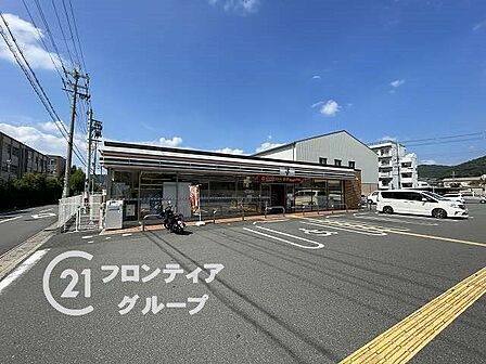 セブンイレブン京都山科今屋敷町店 徒歩3分。 240m
