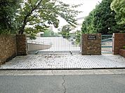 名古屋市立新郊中学校【教育目標】「 直く　さとく　たくましく 」コンピュータルーム，スクールランチルームが順次設置され，教育施設が充実しています。 900m