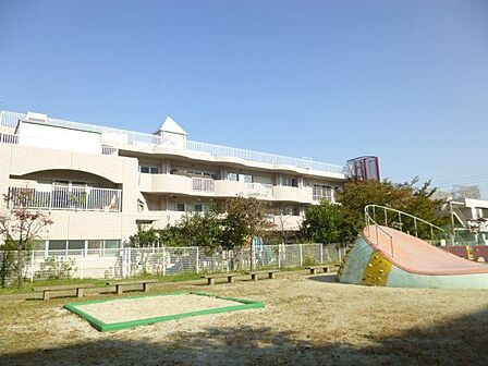【大生幼児園】<保育の目標>丈夫な体で思いやる心、自分で考える力を養おう。定員130名の認可園幼稚園のようにいろいろ経験のできる幼児園です。 400m