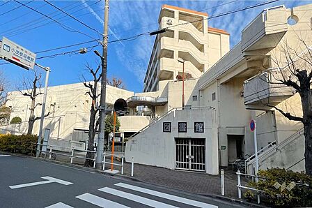 小茂根図書館の外観