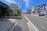 その他：敷地の北側前面道路は青木会館前通りです（東側から）。