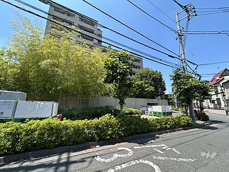 2012年築の築浅マンション。共用設備も室内設備も充実しております。オアシスガーデン、ガーデンカフェ、ゲストルームなど。
