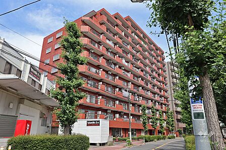シャンボール志村坂上の外観(南西側から)