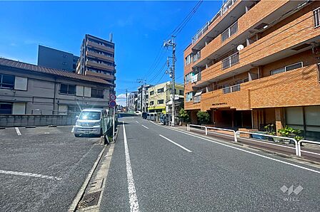 敷地の西側前面道路(南側から)