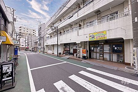 敷地東側の前面道路(北側から)