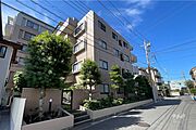 マンション外観周辺は閑静な住宅街で、生活環境が整っています。