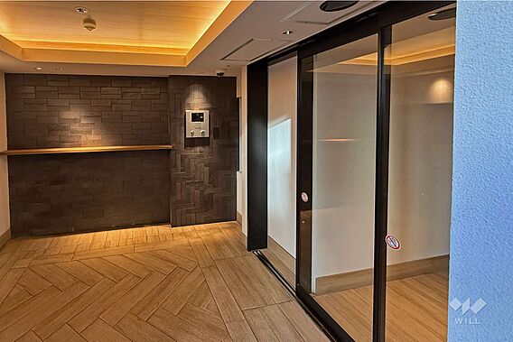 エントランスは...