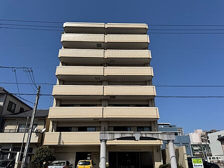こじんまりとした建物です。