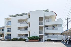 ヴィラ・アンソレイエ古高松 101 ｜ 香川県高松市高松町323-4（賃貸マンション3LDK・1階・74.44㎡） その1